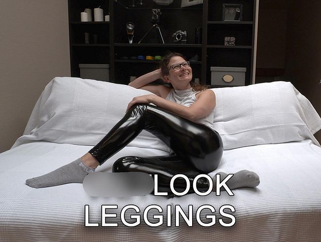 fu*k me in my new WETLOOK Leggings