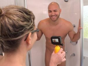 Izzy Mendosa Porno Video: Vom XXL Schwanz ANAL durchgehämmert + POV